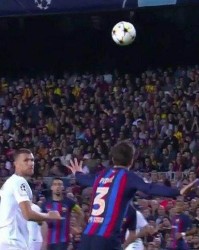 杏彩体育官网-皮克踢得差 网民拿他开涮：夏奇拉前夫 现役前球员